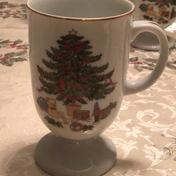 CHRISTMAS CERAMIC MUGS WITH GOLD TRIM - Picture 2 of 5